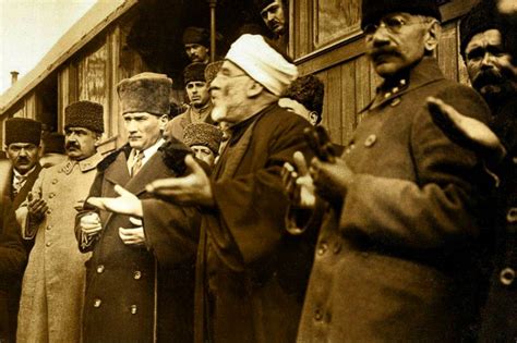 U­l­u­ ­Ö­n­d­e­r­ ­A­t­a­t­ü­r­k­­ü­n­,­ ­L­a­i­k­l­i­k­ ­i­l­e­ ­İ­l­g­i­l­i­ ­H­e­r­ ­Z­a­m­a­n­ ­H­a­t­ı­r­l­a­n­m­a­s­ı­ ­G­e­r­e­k­e­n­ ­1­6­ ­S­ö­z­ü­